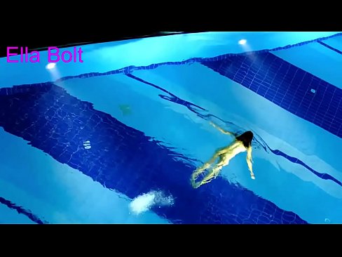 ❤️ 나는 보는 것을 멈출 수 없다, 젊은 금발이 ELLA BOLT 리조트 수영장에서 누드로 수영하다 적발 ️ 포르노 fb 우리 ko.hentai-id-tv.ru